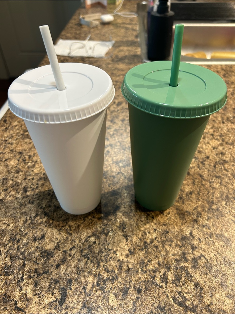 Set of 2 Reusable Plastic Tumblers with Lids & Straws - White & Green